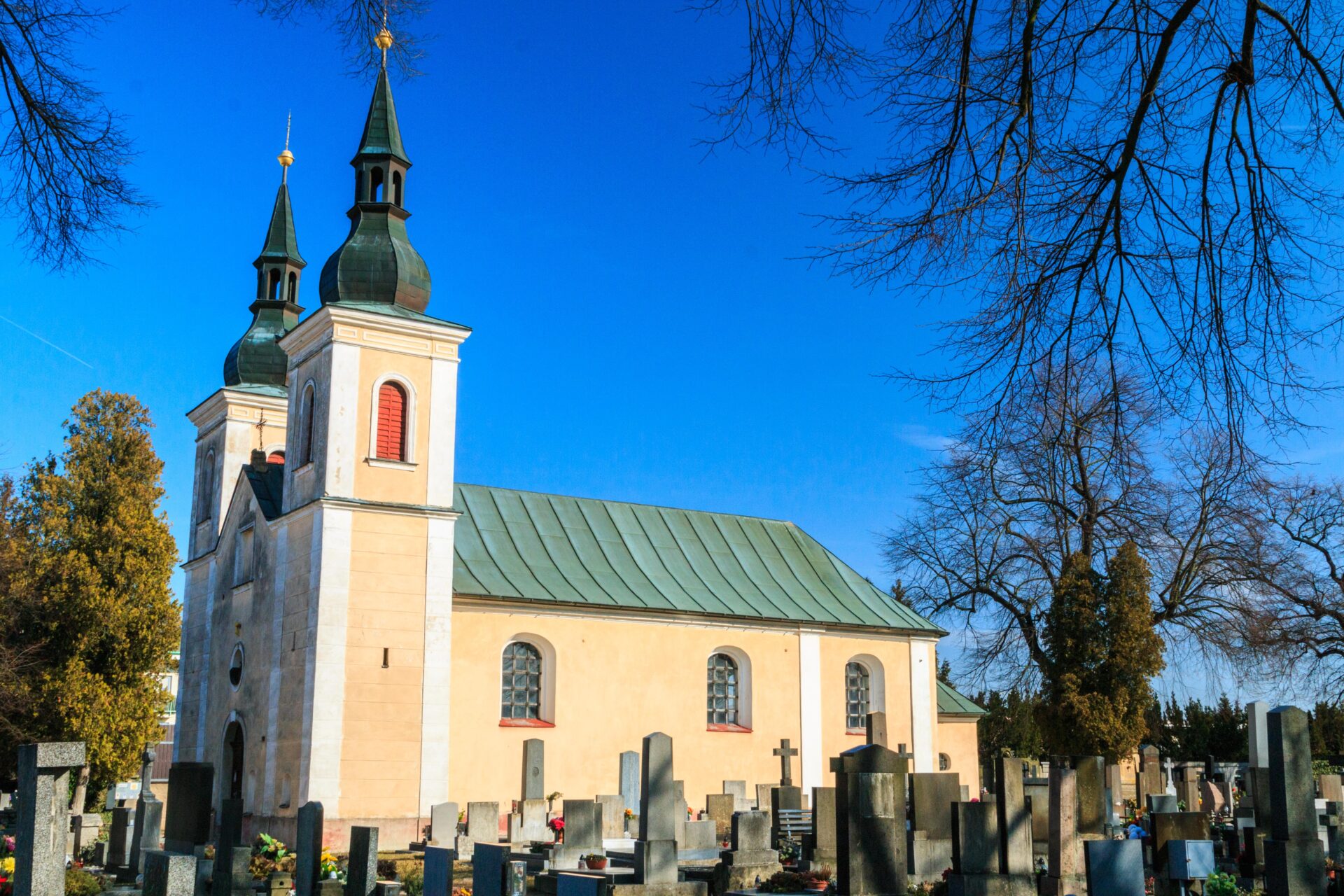 Hřbitovní kostel Navštívení Panny Marie (Přelouč)